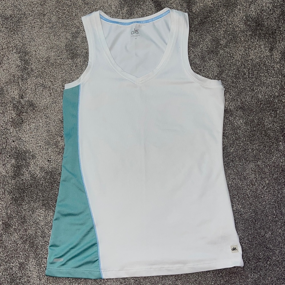 NWOT ALO YOGA RACER BACK TANK!!!